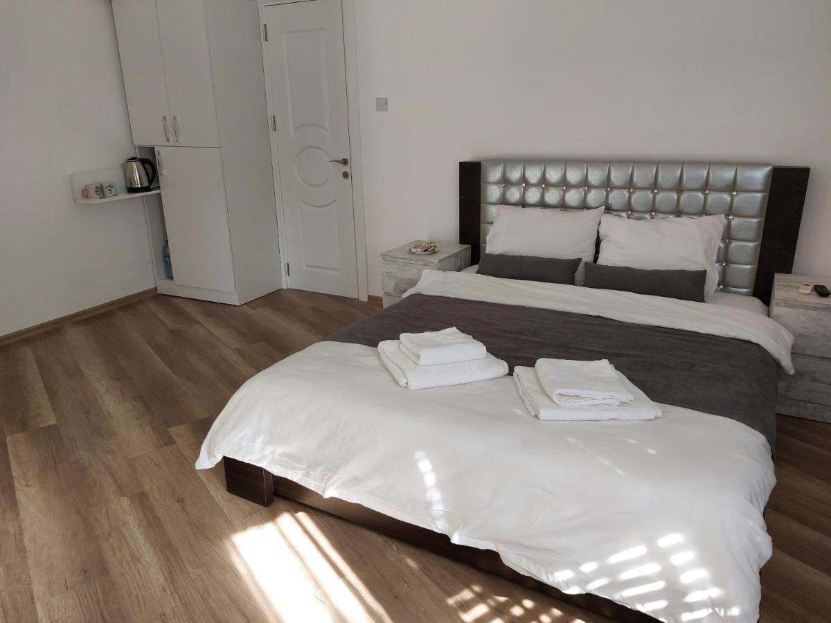 Secret Garden No:01 Bed & Breakfast Famagusta  Bagian luar foto